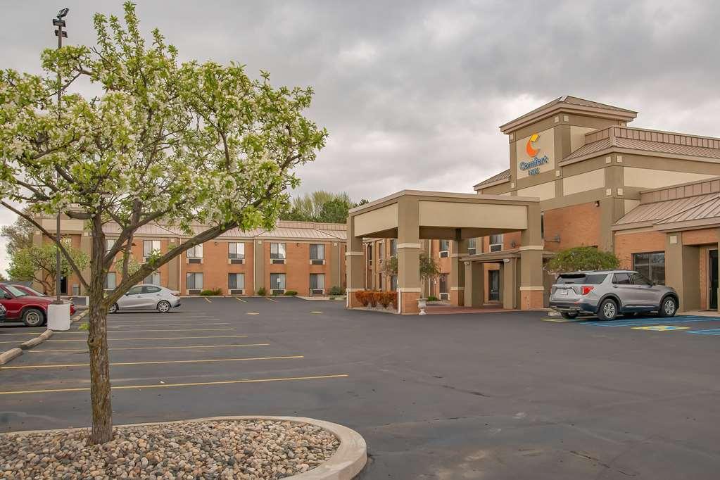 Comfort Inn Huntington Near University Buitenkant foto