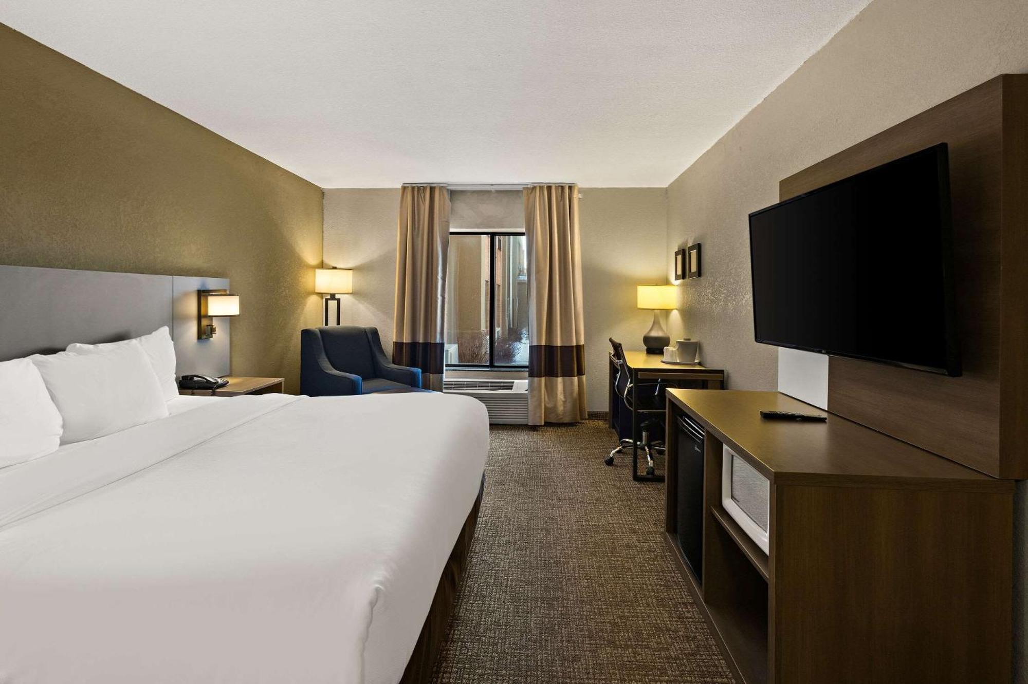 Comfort Inn Huntington Near University Buitenkant foto