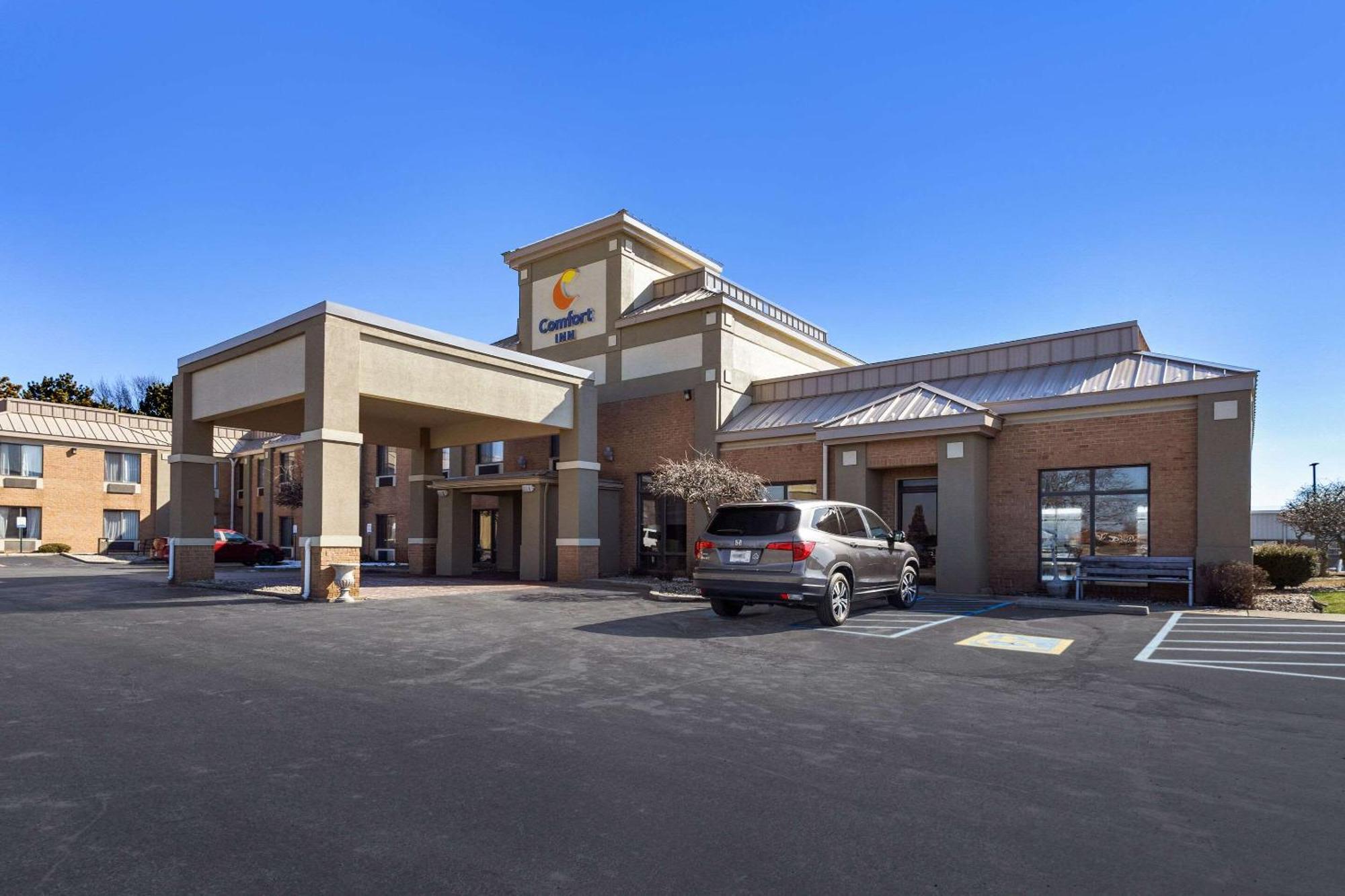 Comfort Inn Huntington Near University Buitenkant foto