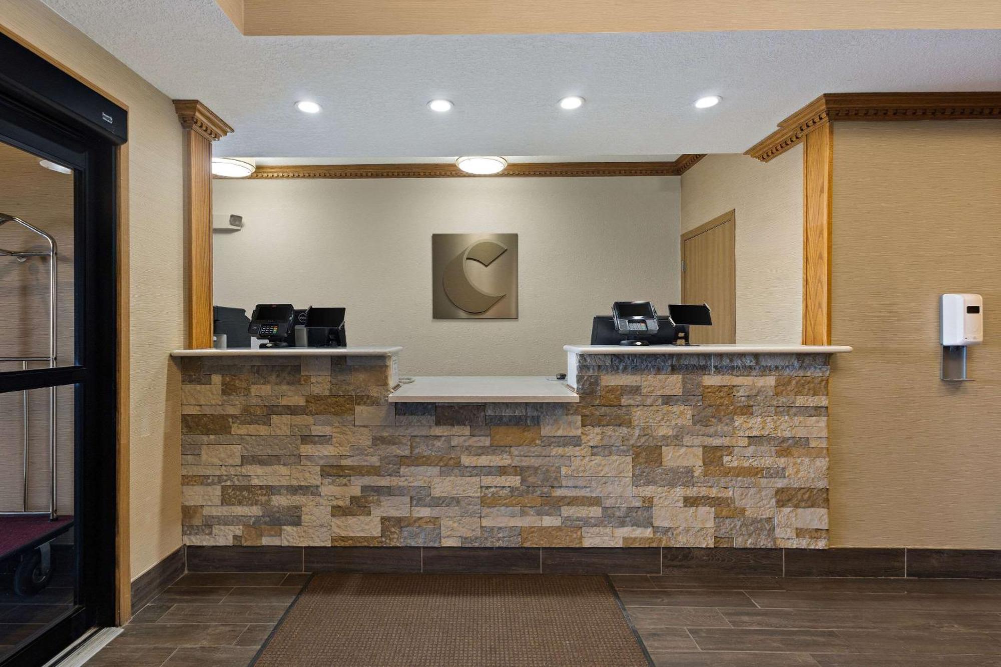 Comfort Inn Huntington Near University Buitenkant foto