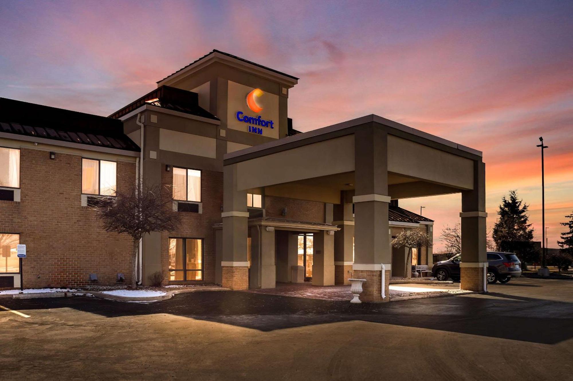 Comfort Inn Huntington Near University Buitenkant foto