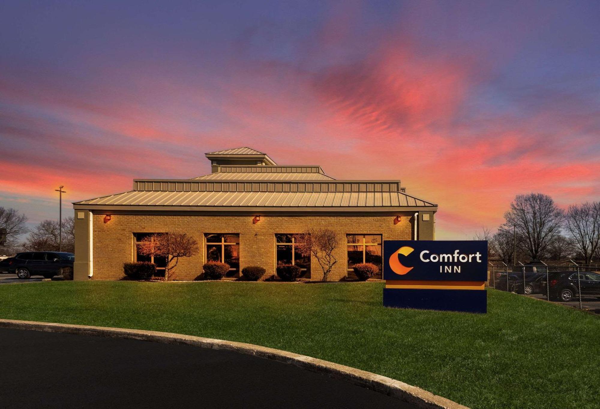 Comfort Inn Huntington Near University Buitenkant foto
