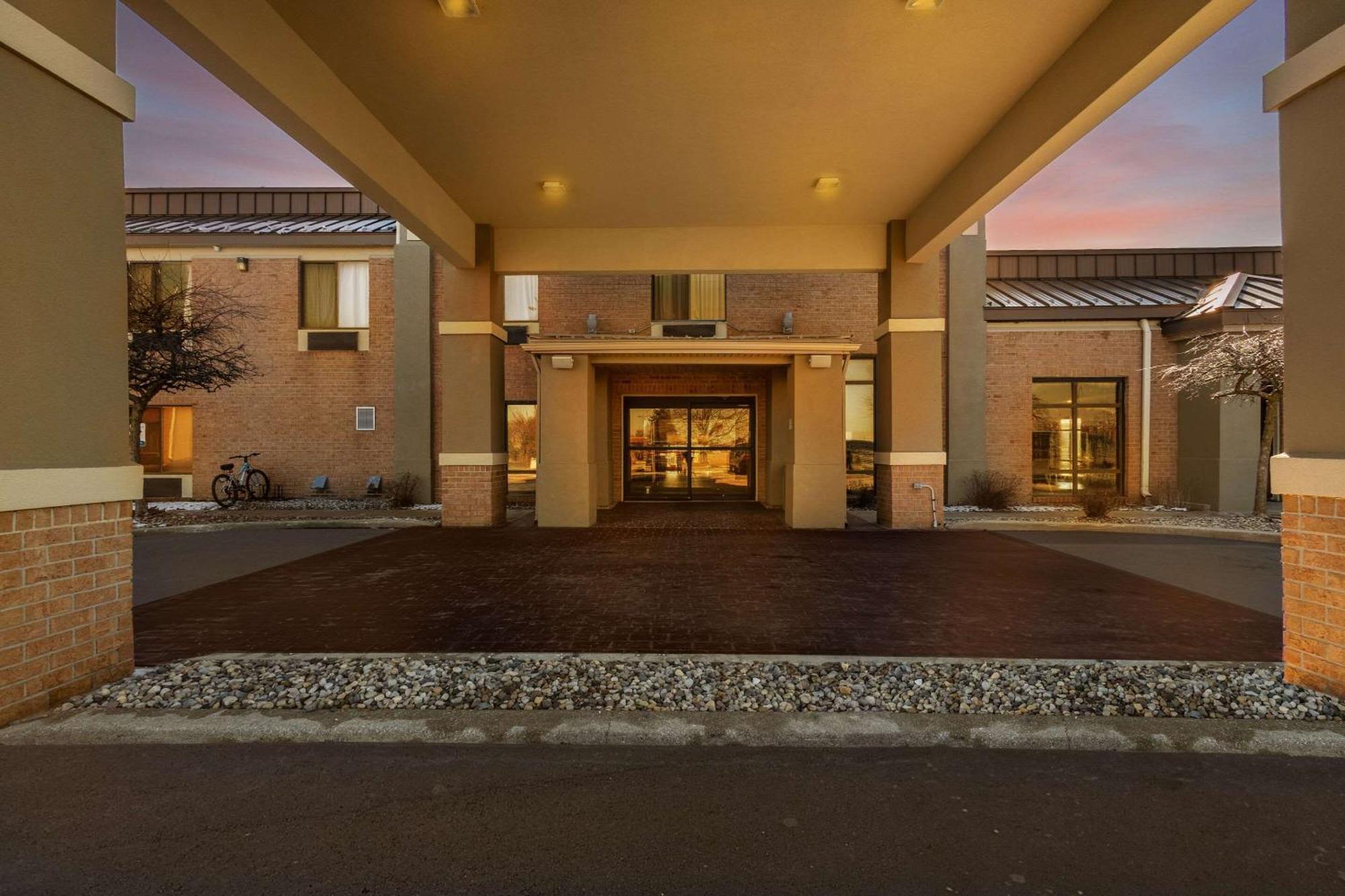 Comfort Inn Huntington Near University Buitenkant foto