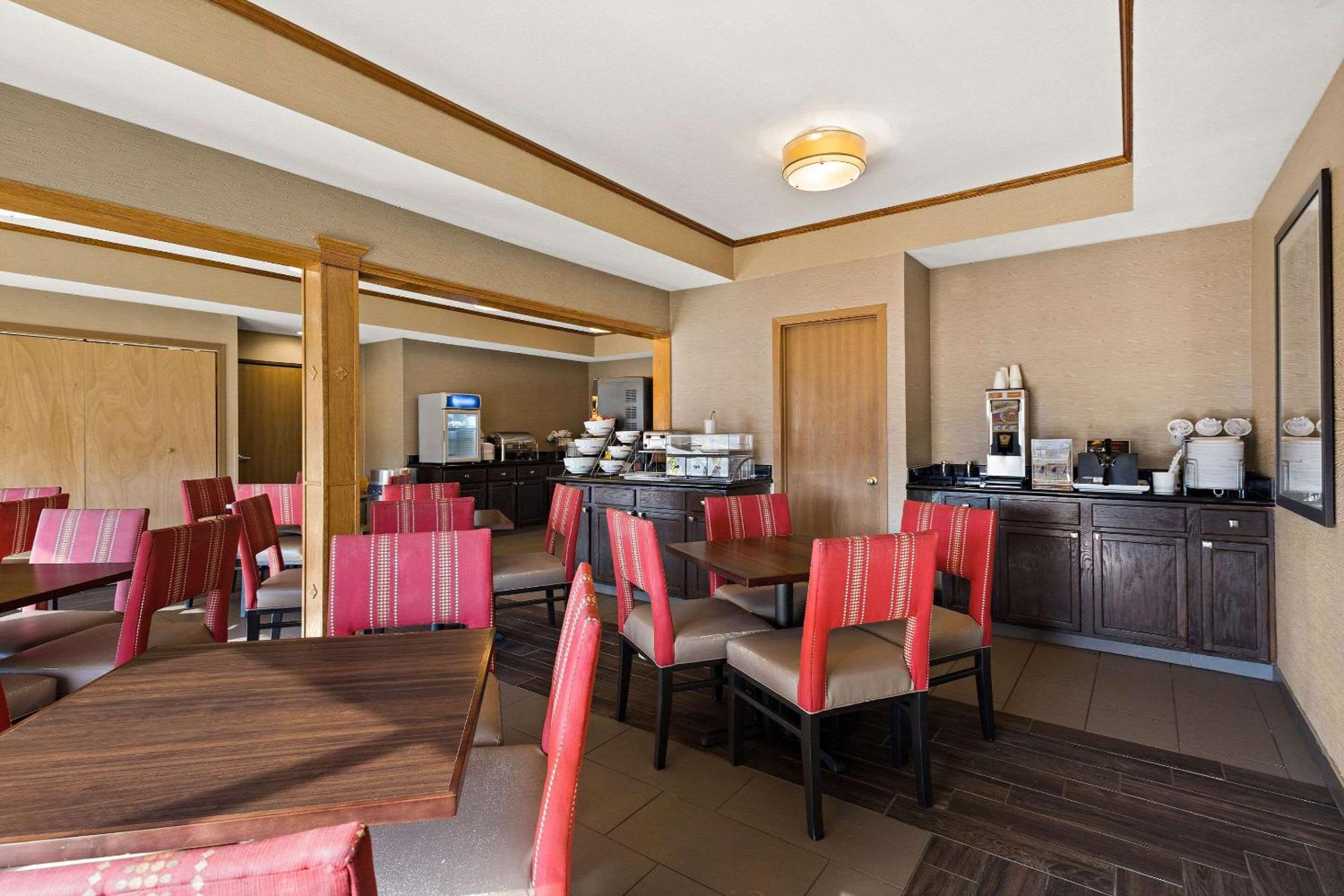 Comfort Inn Huntington Near University Buitenkant foto