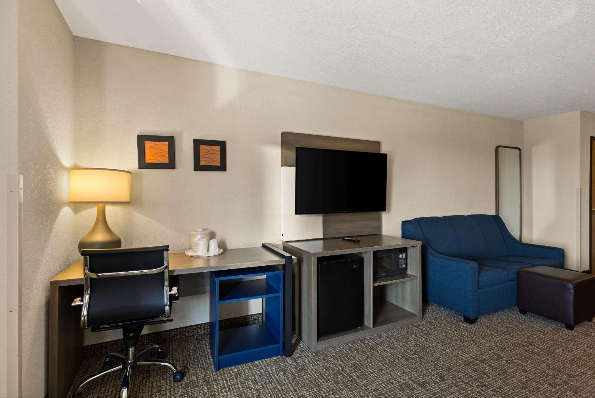 Comfort Inn Huntington Near University Buitenkant foto