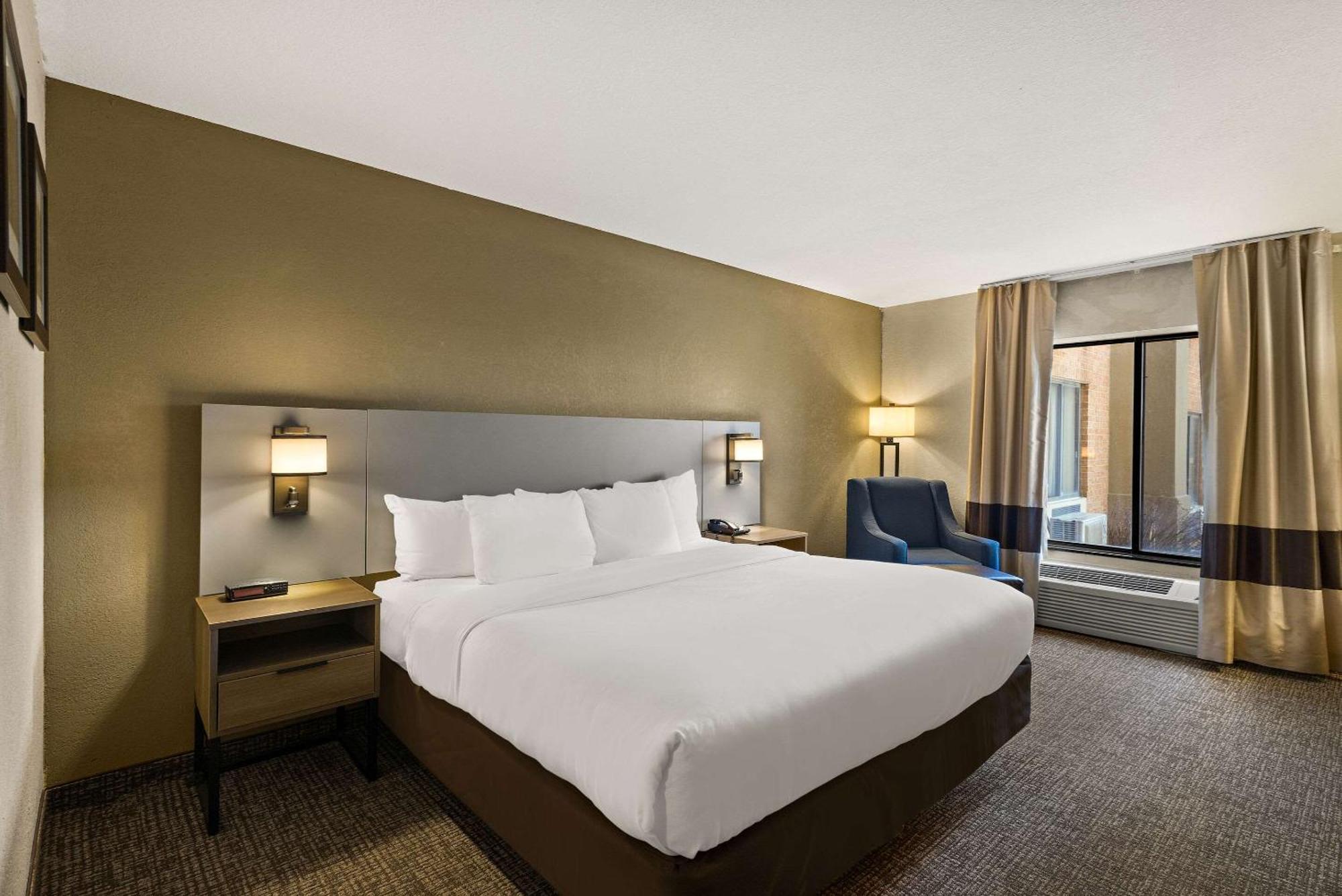 Comfort Inn Huntington Near University Buitenkant foto
