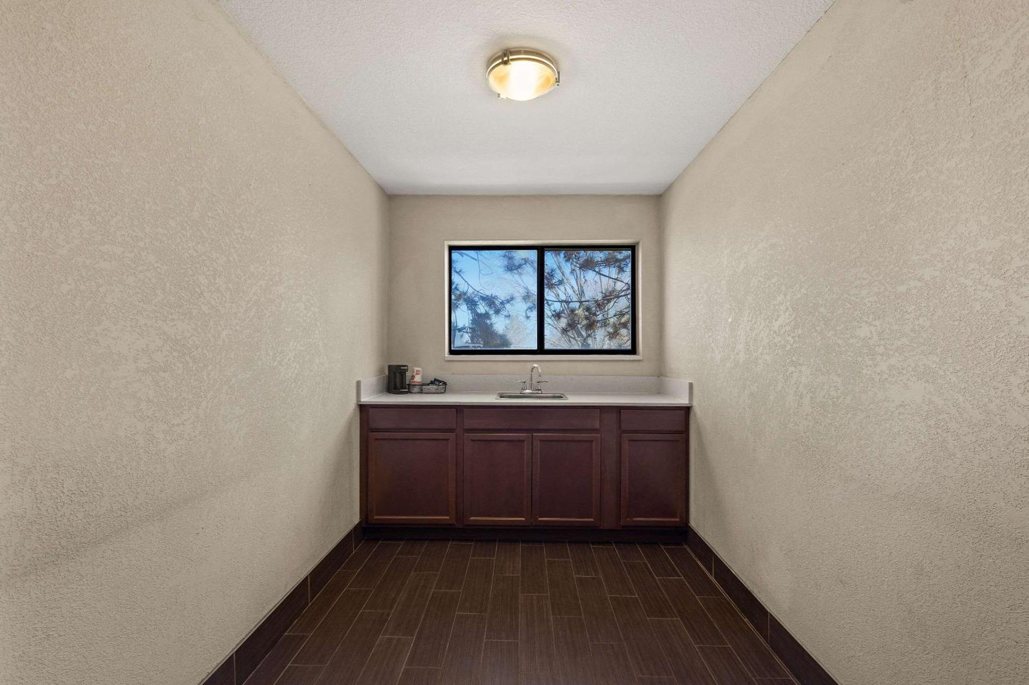 Comfort Inn Huntington Near University Buitenkant foto