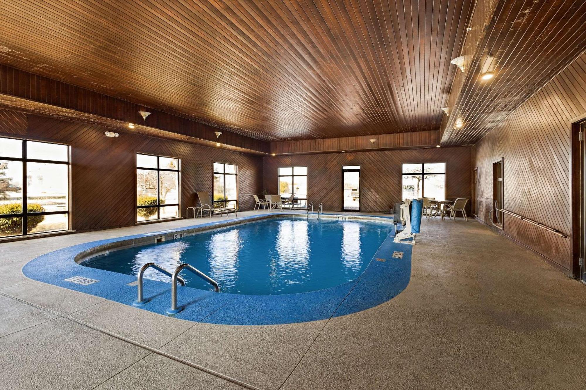 Comfort Inn Huntington Near University Buitenkant foto