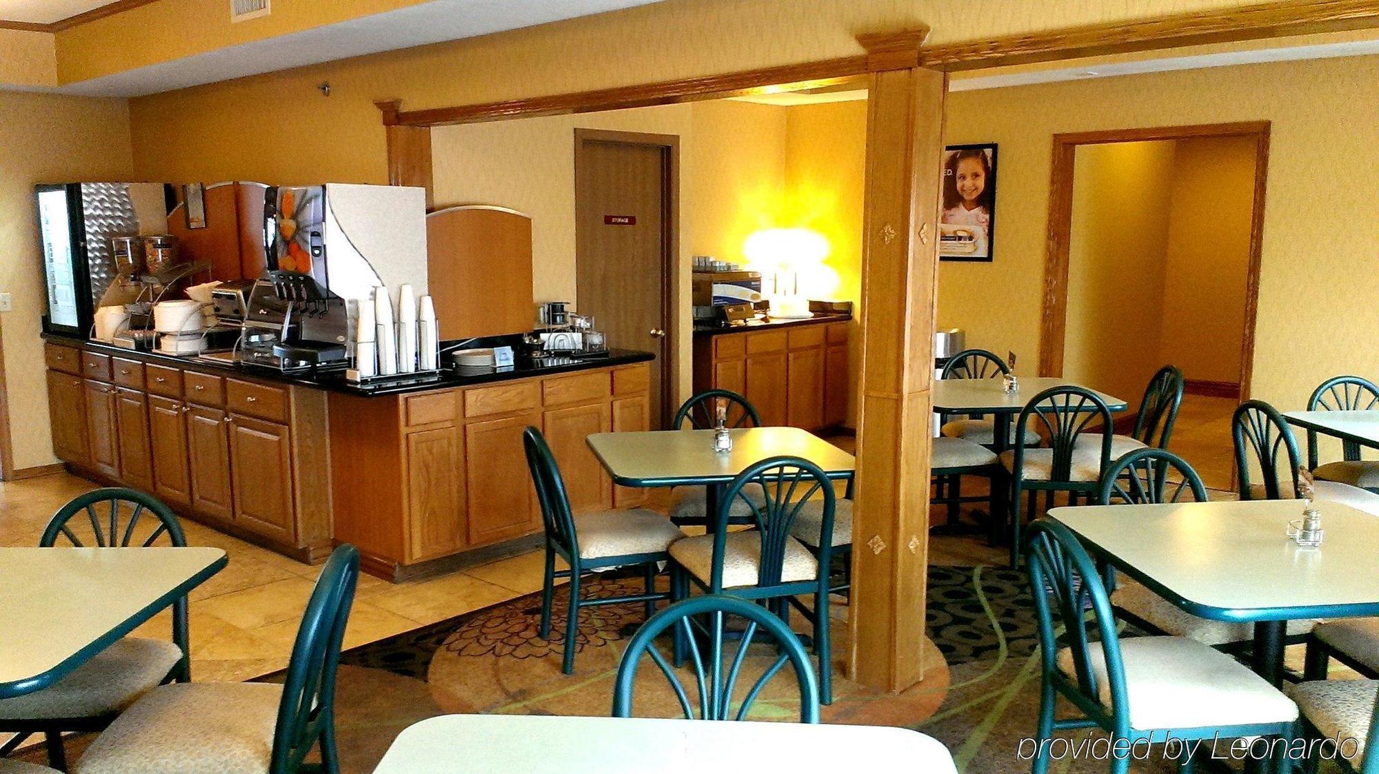 Comfort Inn Huntington Near University Buitenkant foto